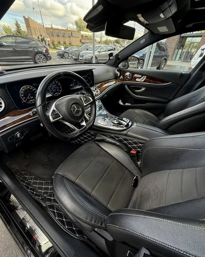 Салон Mercedes E 400 с алькантарой